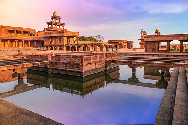 Day 4: Jaipur to Agra via Fatehpur Sikri (Approx. 240 km / 5 Hours)
