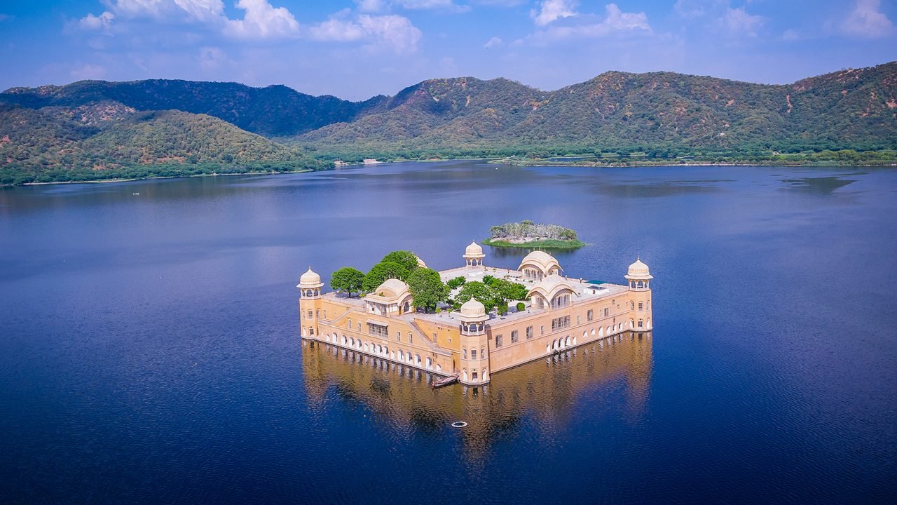Day 1: Delhi to Jaipur & Local Sightseeing
