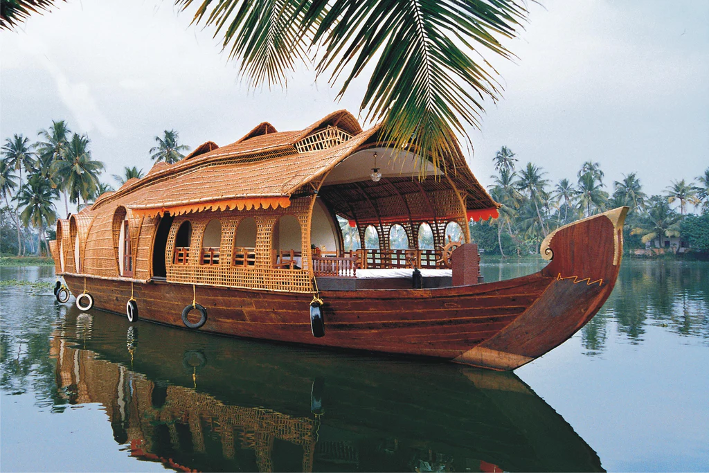 8 Days 7 Nights Kerala Package Kanyakumari Day Tour - Day 05: Thekkady – Alleppey Houseboat itinerary image